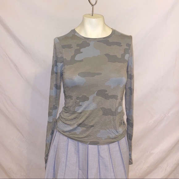 American Eagle Camo Green Top - Picture 2 of 4